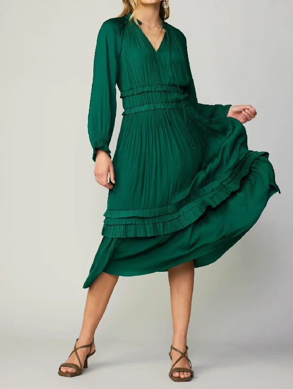 Leia Pleated Midi Dress In Emerald