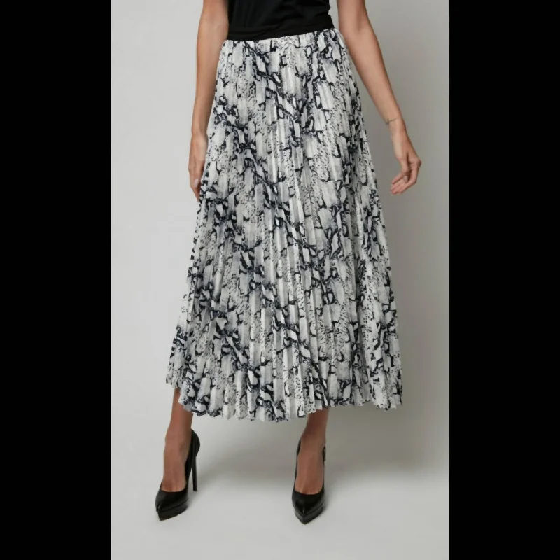 Houndstooth Pleated Skirt In Black And White